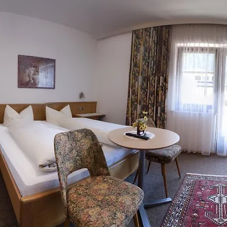 Garni Jennewein 메이른호픈