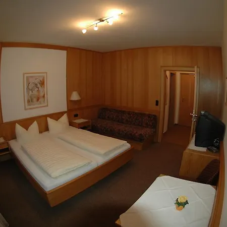 Hotel Garni Jennewein Mayrhofen