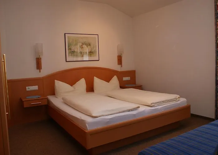 Hotel Garni Jennewein 3*