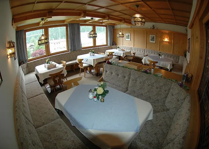 Hotel Garni Jennewein 3*