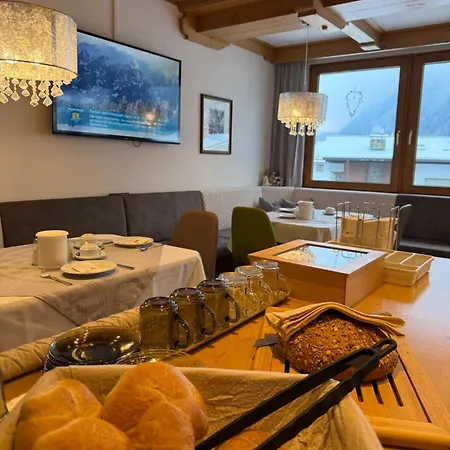 Garni Jennewein 3* Майрхофен