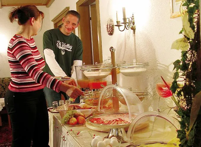 Garni Jennewein Отель